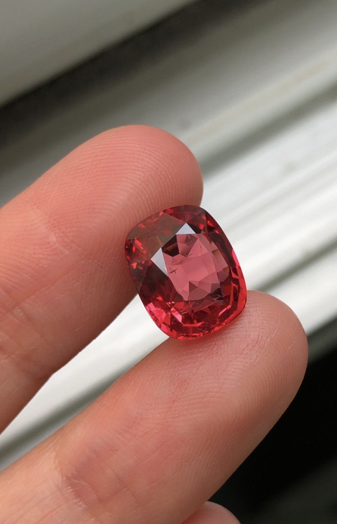 Strawberry red 5.13ct. 