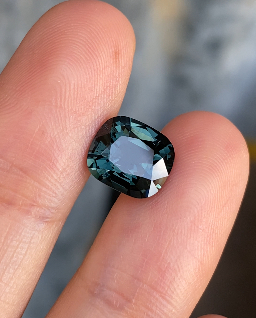 Teal gray spinel 2.80ct. 